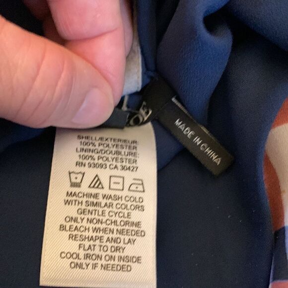 Nic + Zoe  gray white sleeveless blouse with navy underlay Size S NWT - Picture 9 of 9